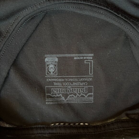 Patagonia Black Tshirt - Picture 5 of 5